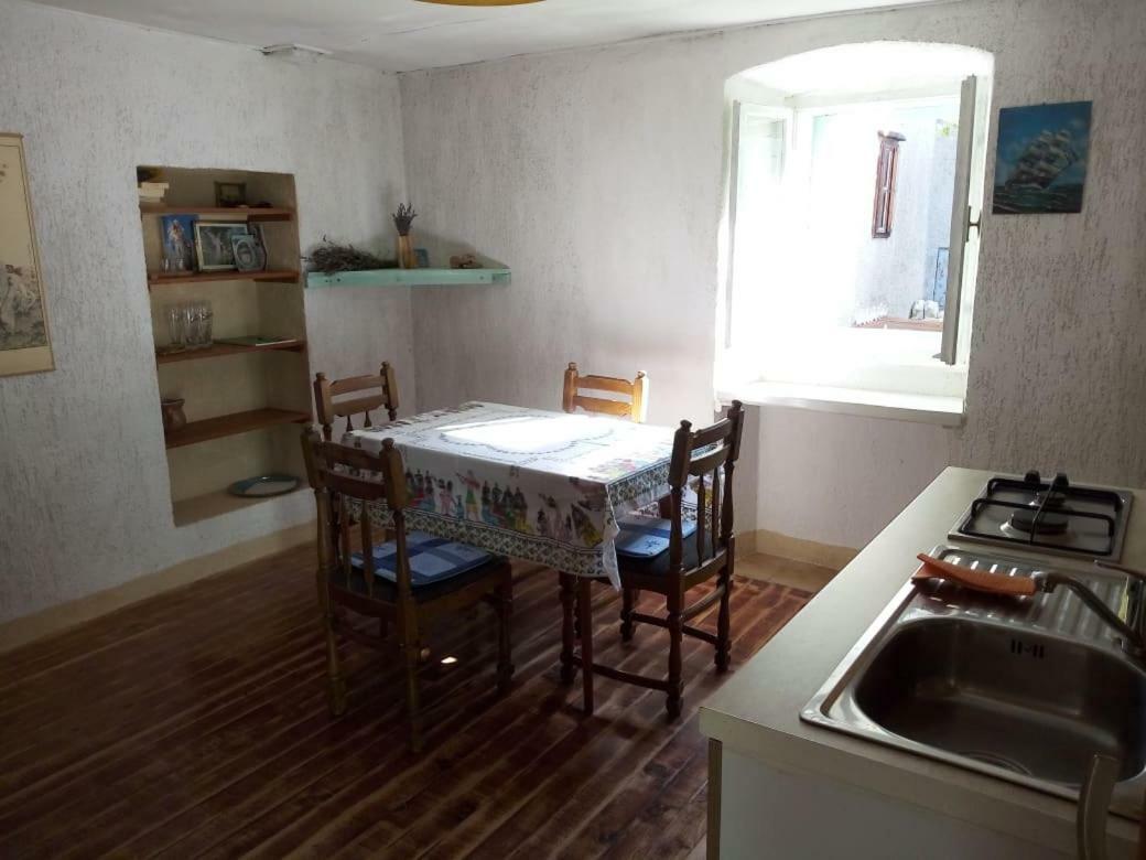 Apartman Dinko Lubenice Ngoại thất bức ảnh